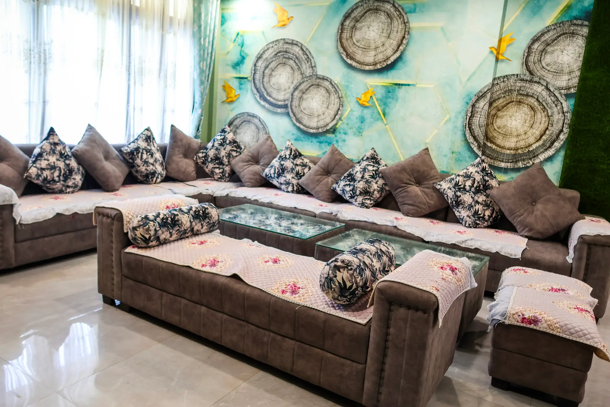 Daisy Homestay family members welcoming guests